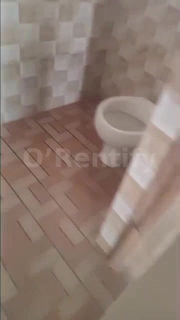a neat spacious self con to let photo 3