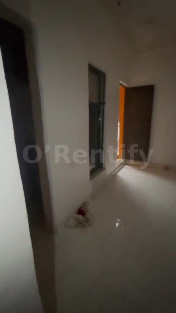 Executive, very decent, standard and nice ROOMSELF CON at OFF MARKET STREET, SHOMOLU LAGOS with POP, screeded walls, per