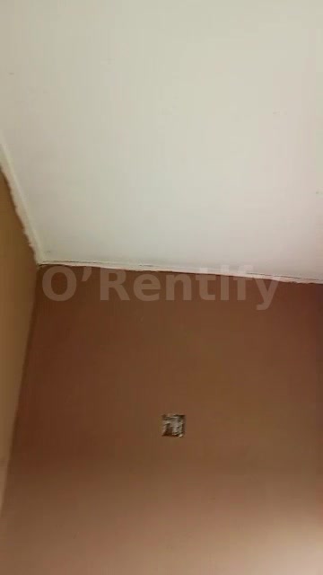 2bed room flat at arogunmosa fully tiles running water not fenced ceiling 500k basic rent wardrobe, kitchen cabinet... A