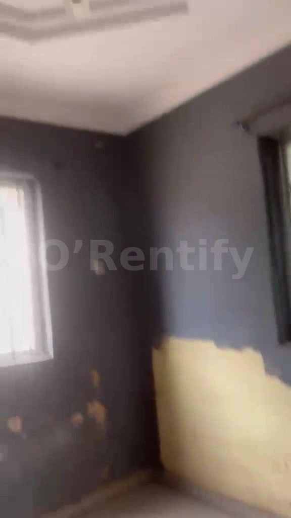 ROOM IN A FLAT 📍ALI Balogun SHOMOLU, LAGOS  - Personal Toilet and Bathroom Description: - Room Very Spacious - Just Pay photo 6