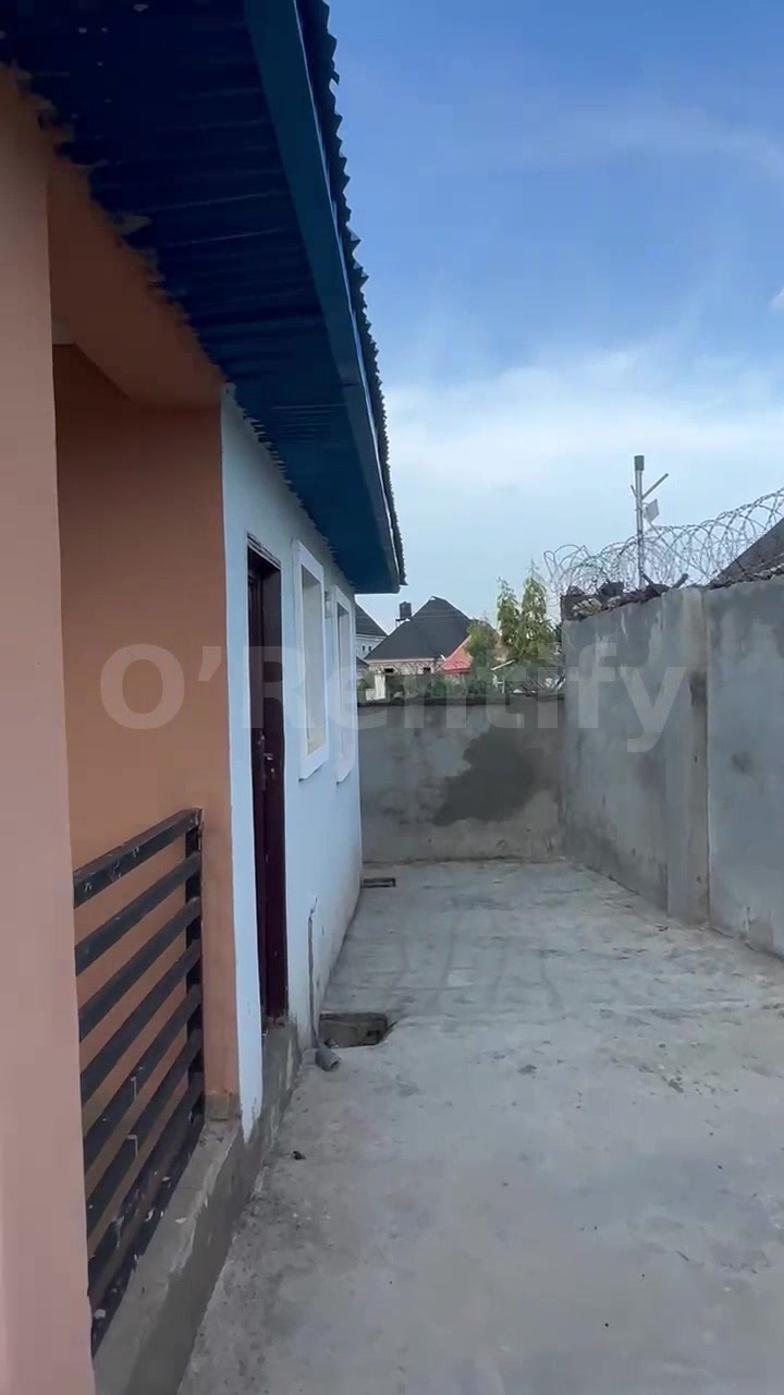 🏠 TO LET  Tastefully built 2-bedroom flat with full POP, kitchen cabinets, Band A light and other facilities. 📍 Oroki photo 2