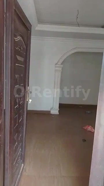 Two bedroom flat with necessary facilities to let, Located at Akede Iyaloja , very close to UniOsun off campus Osogbo, R
