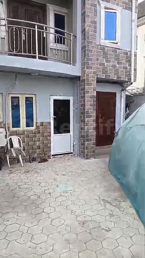 2 bedroom flat available up stair Off ogunlana bustop ijeshatedo Lagos  Rent 2.8m A year rent request  Igbo tribe  Video