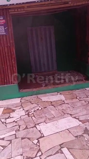 *Just out, Shop with Toilet inside For Rent*  A Shop with personal Toilet  To Let on Hussey Road opp Yabatech, WAEC B/St