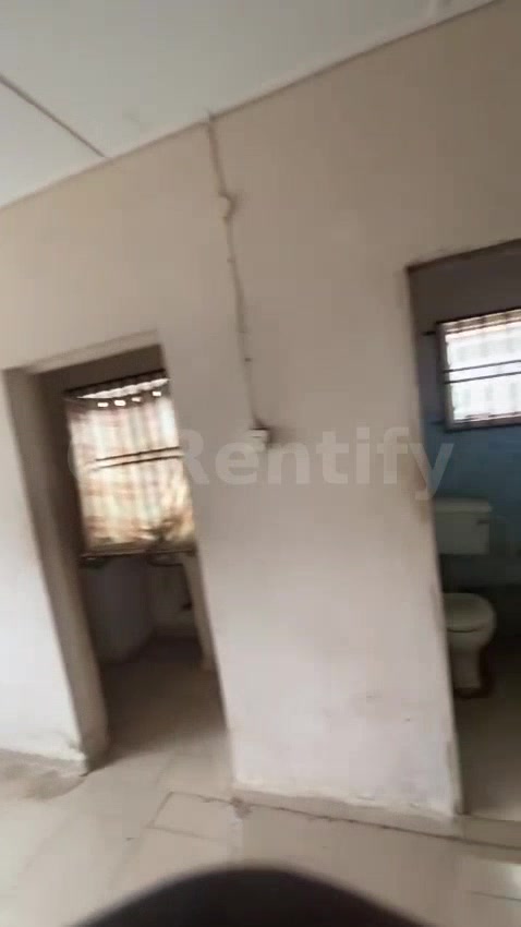 Very spacious selfcon available at futa west Gate photo 2