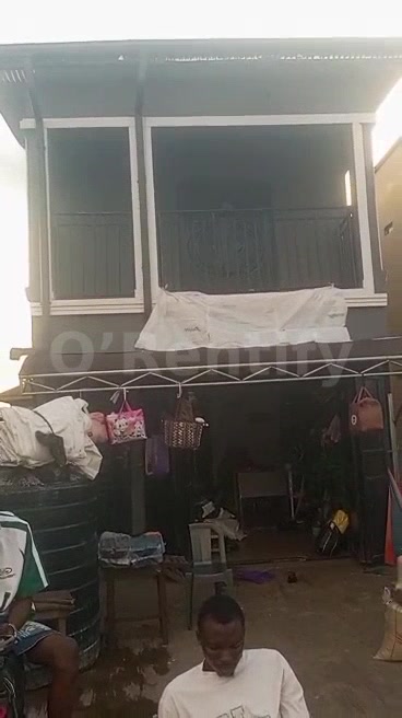 AYAN AGALU'S PROPERTIES:-  A Big new shop ( upstairs) faces a direct main road at popo station road Osogbo with full til photo 4