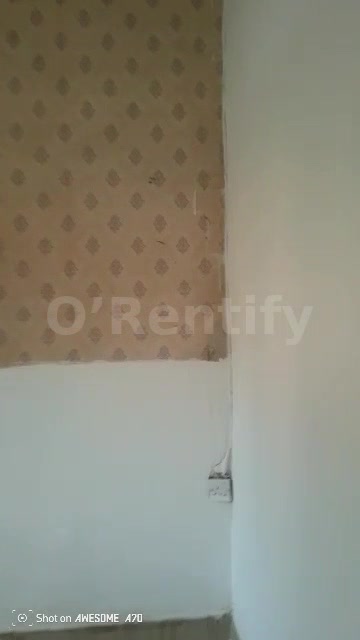 To let....   A standard spacious mini flat at sabo yaba..   Price .. 1.5m per anum 1 year rent   Ground floor photo 2