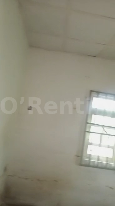 Spacious single room is available  at permanent site in Akoko South west, Ondo