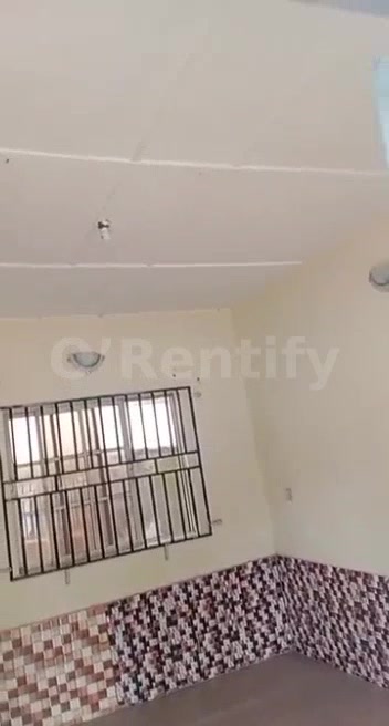*TO LET*📍  *NICE SPACIOUS SELFCON,WITH WATER RUNNING, GOOD ELECTRICITY, FENCED AND GATED COMPOUND... JUST 5MIN WORK TO in Nigeria