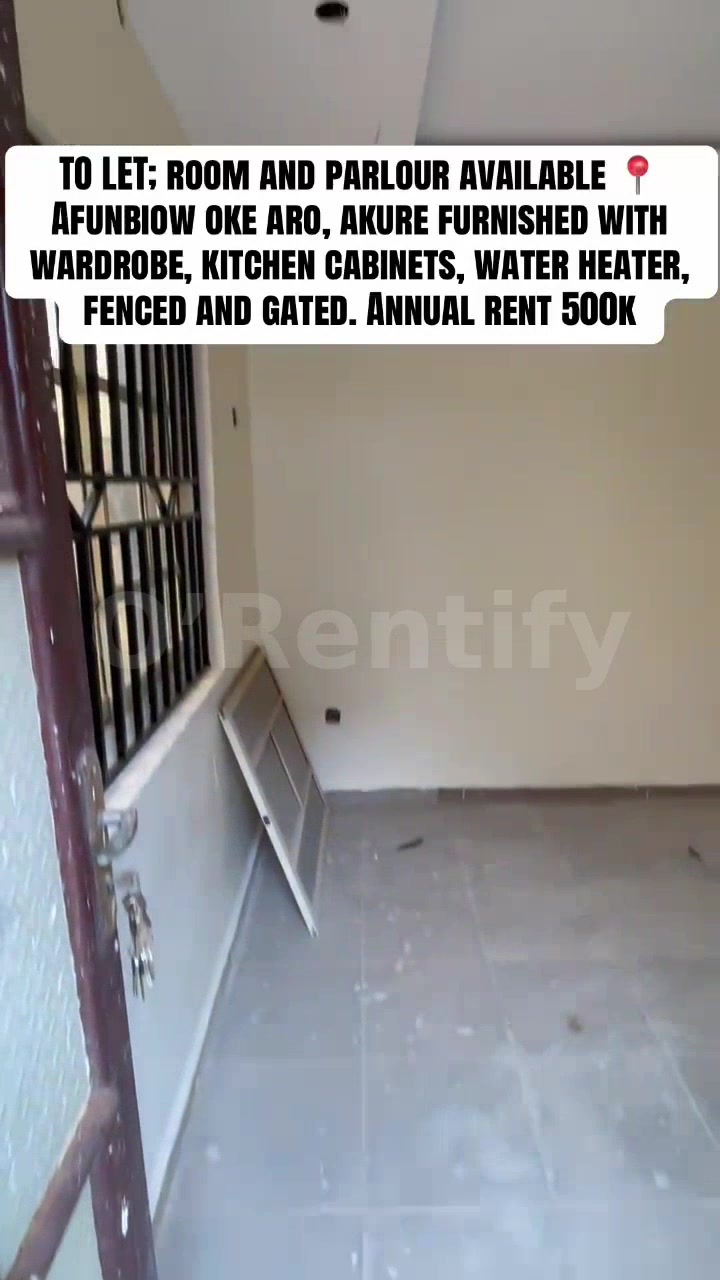 Room and parlor self con available for rent at Oke aro 500k rent