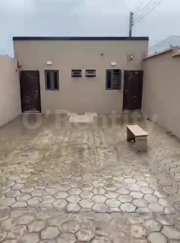 Newly built Standard room and parlour selfcon at igbona just a building to main road   Rent 700k   Responsible tenants n photo 3