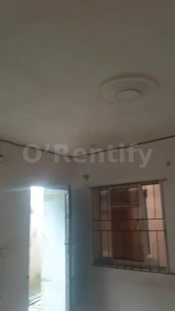 A ground floor ROOMSELF contain off ODUNSI  rd BARIGA   Rent 700k photo 6