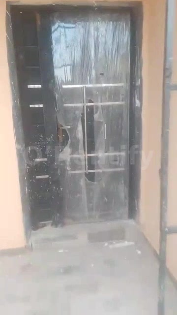 Newly built 2 bedroom flat available at boredun close to main road full pop full tiles water running 600k rent  Caution photo 3