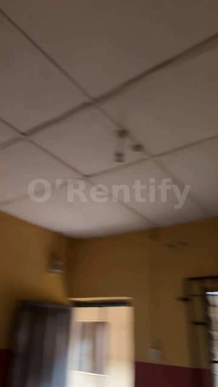 a neat spacious self con to let photo 5