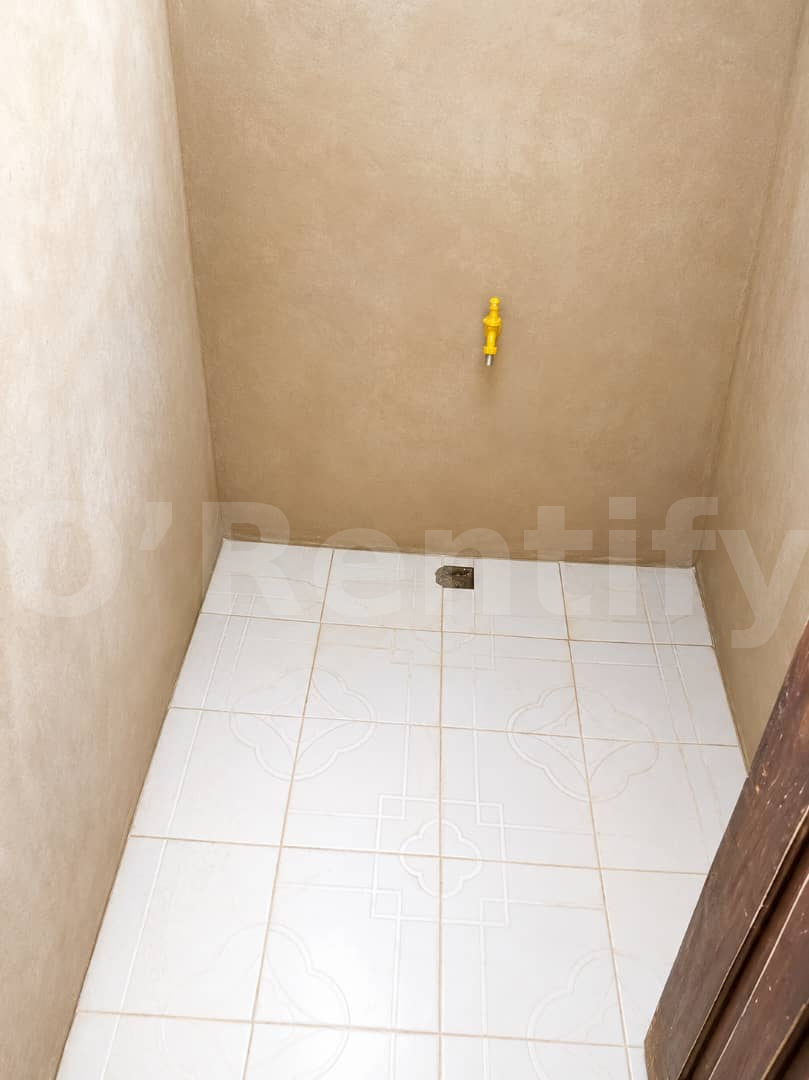 A sharp single room at futa north gate roadblock photo 2