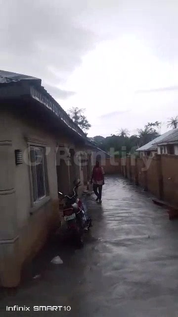 2 bed room flat is available at owode llesa rent 800k running with water fully tiler full Pop fence kitchen cabinets gat photo 2