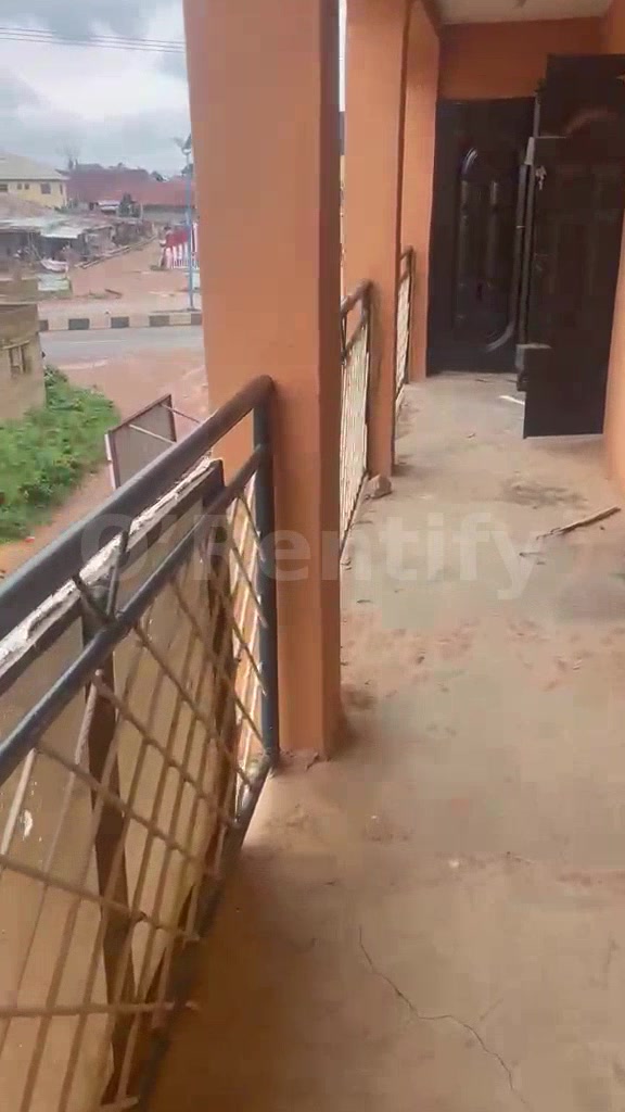 Spacious shop available to let @ Okebaale,opposite Nipco filling station,Onababaona.  RENT: 150,000 photo 3
