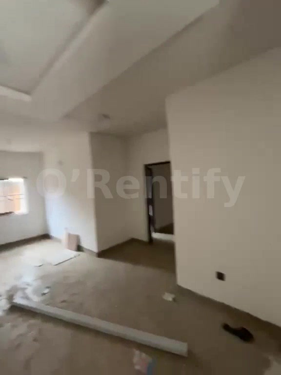 BASH ✌️   📍 MADE JUST FOR YOU  A NORM 3BEDROOM  PERSONAL PREPAID  6TENENTS IN COMPOUND  AMPLE CAR PARK  SECURITY, KITCH