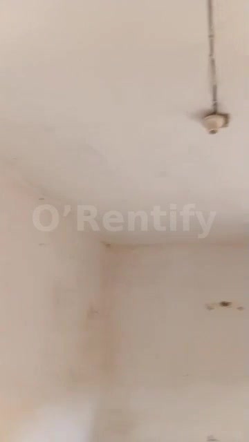 Tiled single room is available at south gate 7 - 12 minutes walk to school gate photo 2