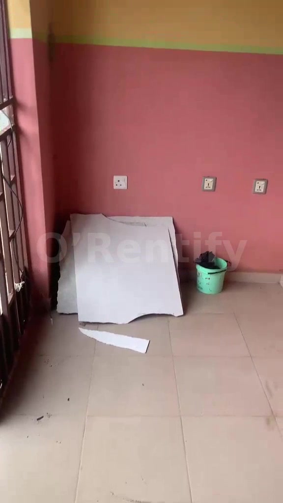 Room and parlor selfcon at Owode ilesa garage close to road full tiles personal prepaid rent 400k in Nigeria