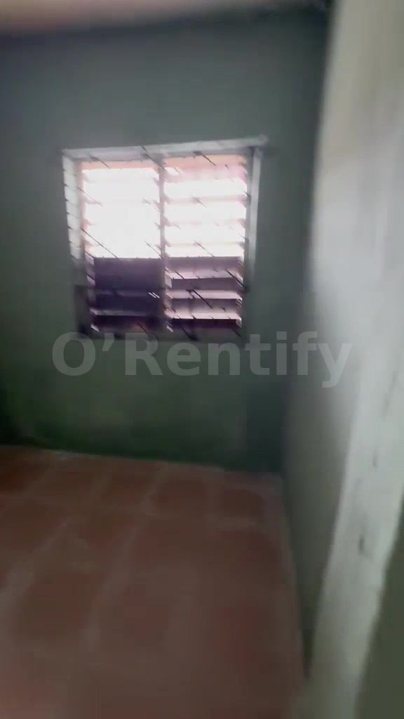 BASH ✌️   📍 MADE JUST FOR YOU   To let a standard single room at off Odunsi rd bariga  Rent 250k  Caution 100k photo 6