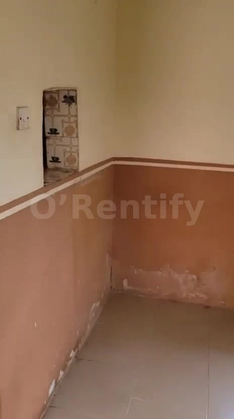 2 bedroom flat at southgate 350k rent 500k total package Faulty pumping machine so well water for now photo 4