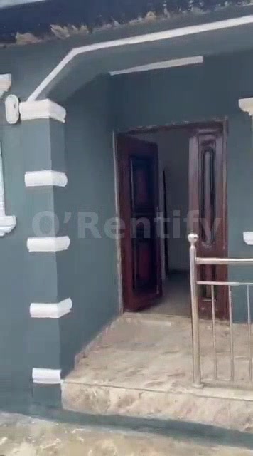 To let   Room and parlour selfcon at iludun Area with fullpop fulltiles running water inside fence ppm rent 550k photo 2
