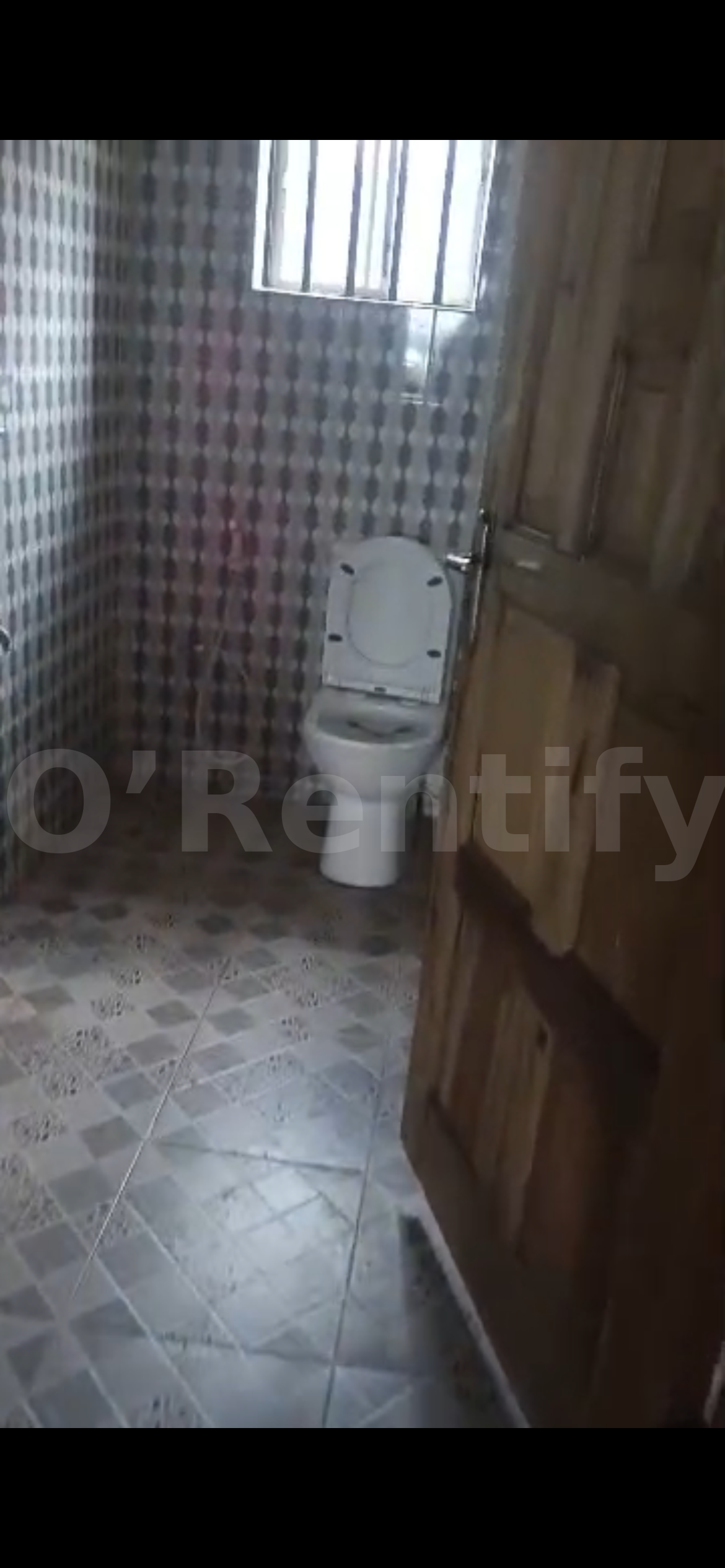 3 bedroom flat photo 3