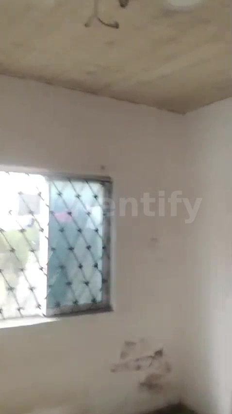 BASH ✌️   📍 MADE JUST FOR YOU   A norm room self at off ODUNSI road bariga…  Rent 900k  Damages 100k  Sc 100kwk