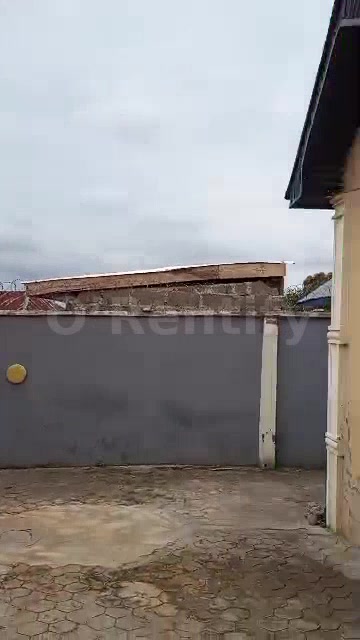 2 bedroom flat at Ayegbami Ijetu 3 in compound personal prepaid meter fenced and gated running water full tiles, full po photo 2