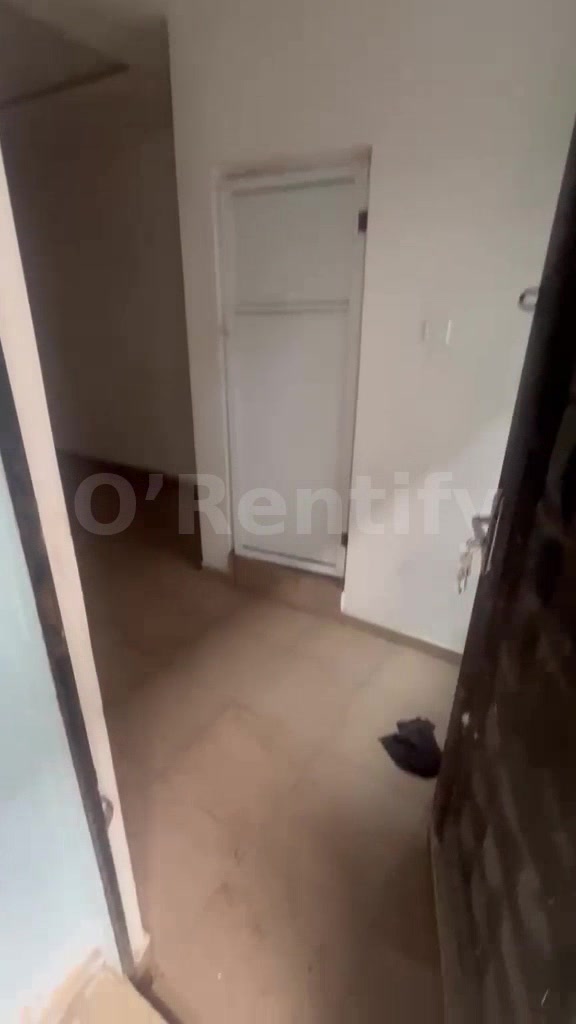 📍 MADE JUST FOR YOU   A norm Room-self on a ground floor at odunsi Road  BARIGA with car park… Rent 1M  Damag