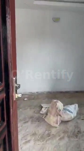 To let   Room and parlour selfcon at iludun Area with fullpop fulltiles running water inside fence ppm rent 550k photo 4