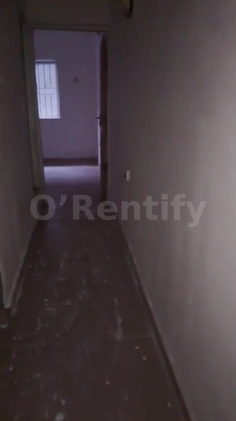 *To Let*  Talking To The Mandate  A spacious Mini-flat (Ground floor) with POP, Screeded wall, Kitchen Cabinet, Security photo 3