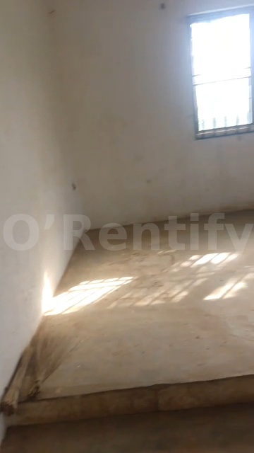 2 bedroom flat with very spacious parlor. photo 2