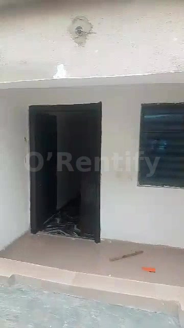 A standard two bedroom flat with modern facilities to let, Rent is 700k without service charges, located at Ijetu/Ayepe. photo 2