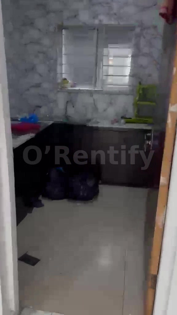 *LIVING LARGE👷🏾‍♂️* 📍Don’t scroll pass your future address  A Very Spacious 2  Bedroom Flat for rent in a good enviro