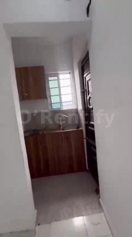 BASH ✌️   📍MADE JUST FOR YOU  Direct to mandate  Nice ROOMSELF CON, upstairs with POP, screeded walls, personal balcony photo 2