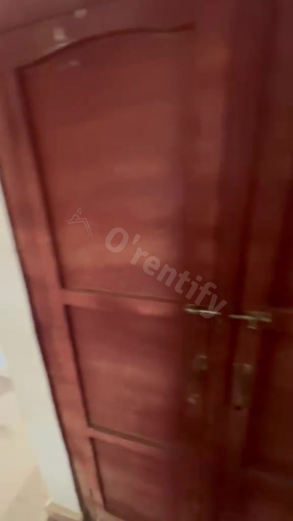 Nice self contain is available Spacious Electricity Wardrobe Fenced Gat photo 5