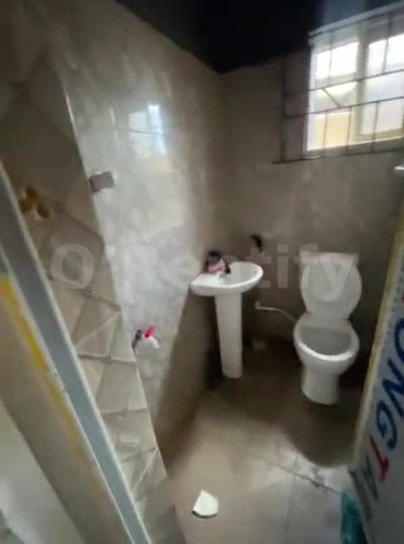 Executive, very decent, standard and nice spacious ROOMSELF CON downstairs with POP, screeded walls, lightnings, kitche photo 5
